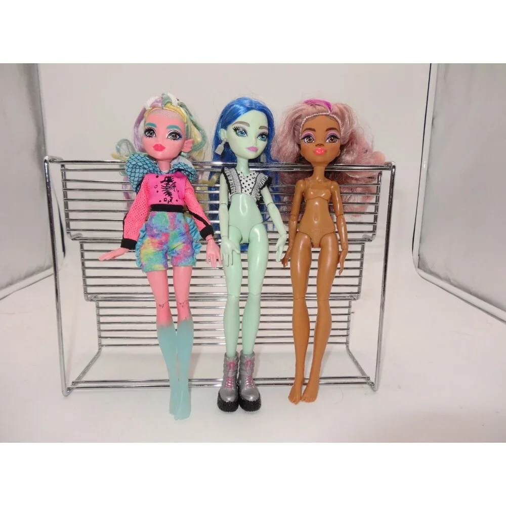 Monster High Clawdeen Wolf 2022 Ghoulia Yelp 2022 and‎ Lagoona Blue 2021